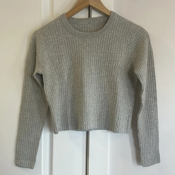 NEW Aritzia Babaton Nathaniel Cropped Crew Neck Sweater in Heather Grey | sz XS - Picture 2 of 5